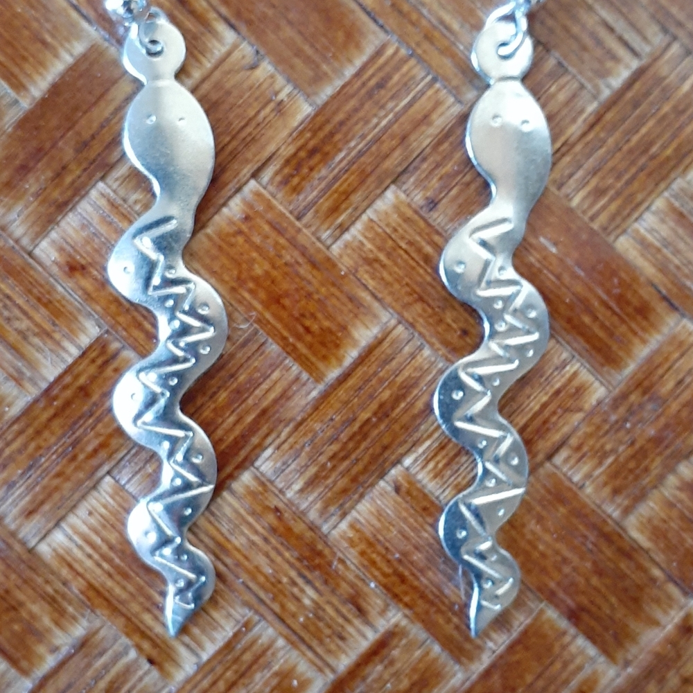 🍁3/$25 SALE! 👉*NWT* SILVER TONE SNAKE EARRINGS